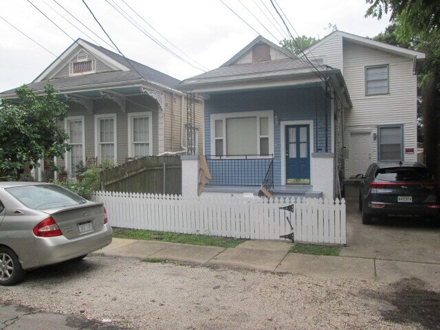 1220 Adams Front of Building - 1220 Adams St