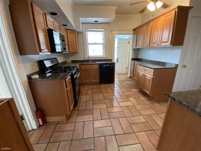 Building Photo - 7 br, 2 bath House - 1020 Church St