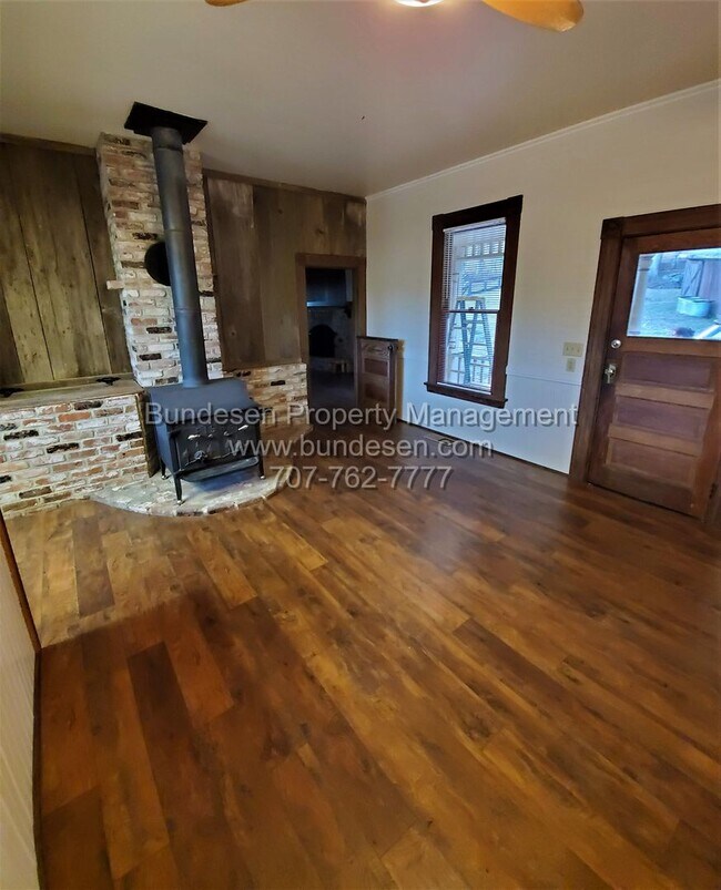 Foto del edificio - Beautiful Turn-of-the-Century Farmhouse on Working Ranch - Rural Petaluma