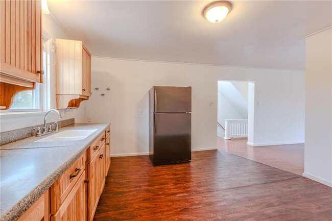 Building Photo - Available NOW 2 Bedroom and 3 Bedroom in T...