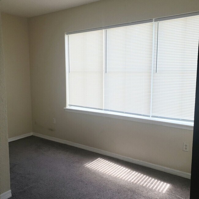 Foto del edificio - Very nice 2bed/1bath condo on 2nd floor in gated Enclave at Richmond place in New Tampa!