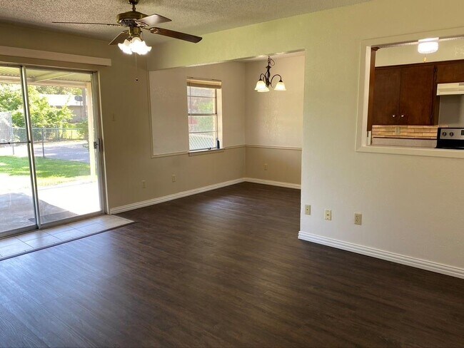 Building Photo - 718 Greencove Dr