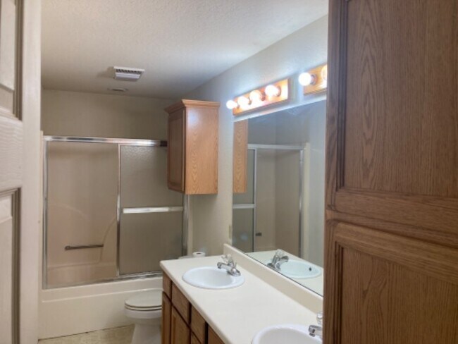 Foto del edificio - 1810 Westridge St