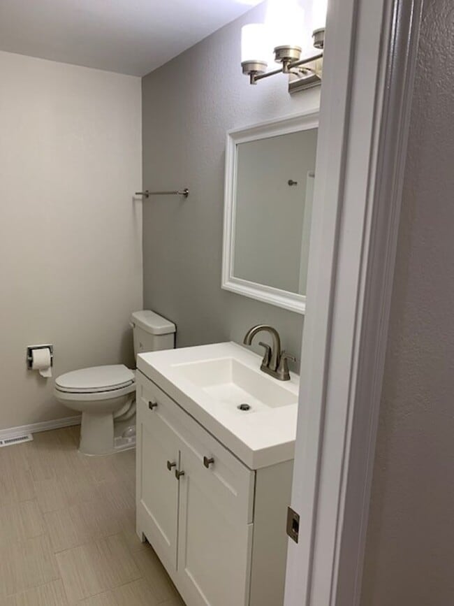 Building Photo - 5265 Golden Ct