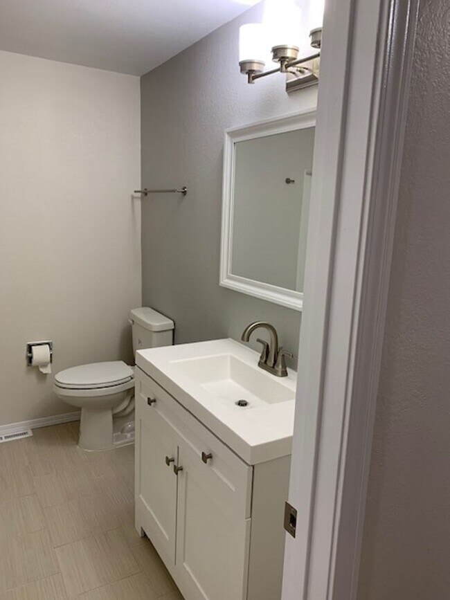 Foto del edificio - 5265 Golden Ct