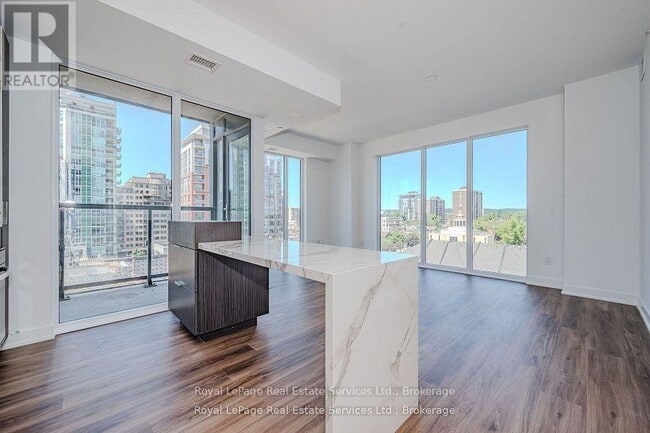 Building Photo - 370 Martha St