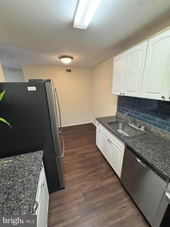 Foto principal - 11919 Parklawn Dr