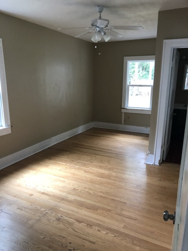 Building Photo - 3 Bedroom 2 Bath house