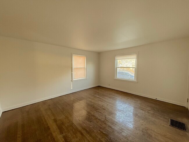 Foto 2 de la sala de estar - 443 N Prospect St