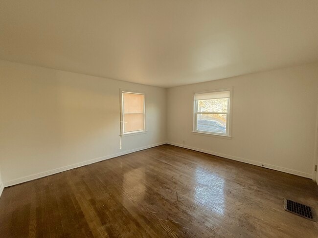 Living room photo 2 - 443 N Prospect St