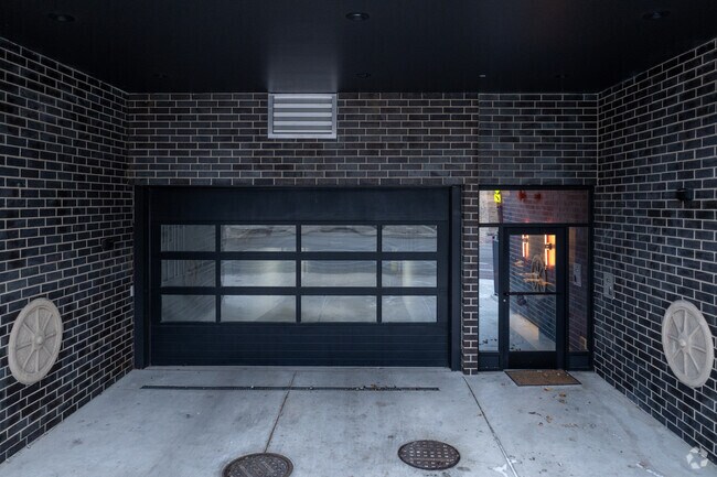 Entrada - 1901 N Halsted St