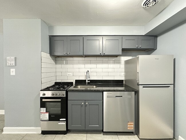 Building Photo - 6725 N California Ave