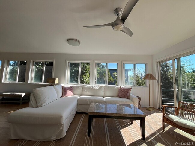 Foto del edificio - 150 Clipper Roadway