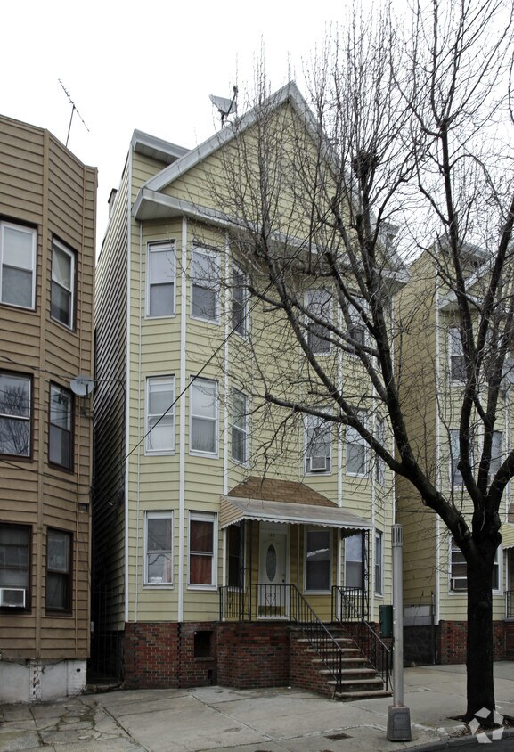 Foto principal - 166 Highland Ave