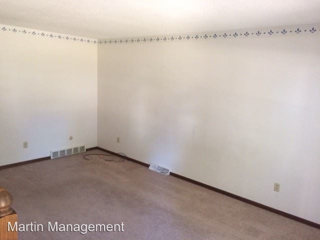 Building Photo - 6839-6841 Woodlake Dr