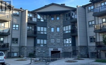 Building Photo - 5-325 Jacksway Crescent