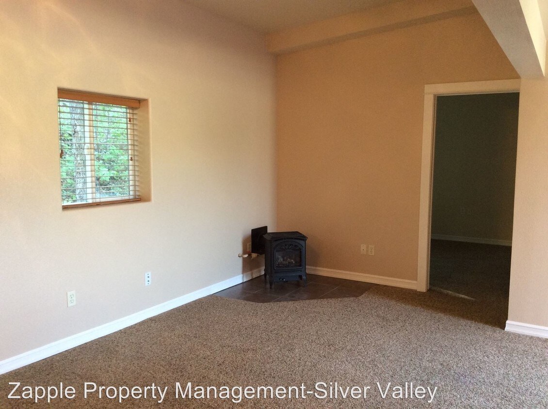 Building Photo - 43143 Riverview Dr