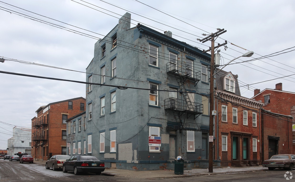 Primary Photo - 1421 Elm St