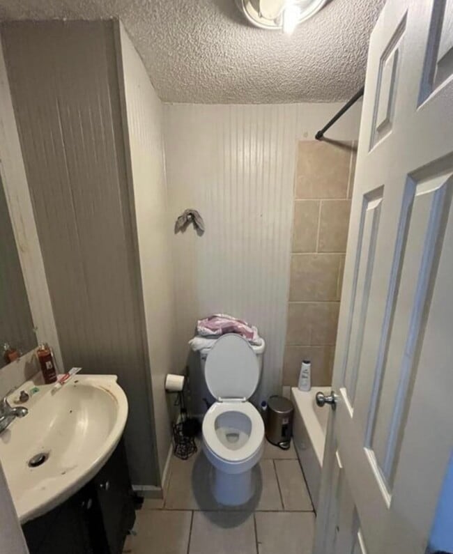 Building Photo - 4429 Main St