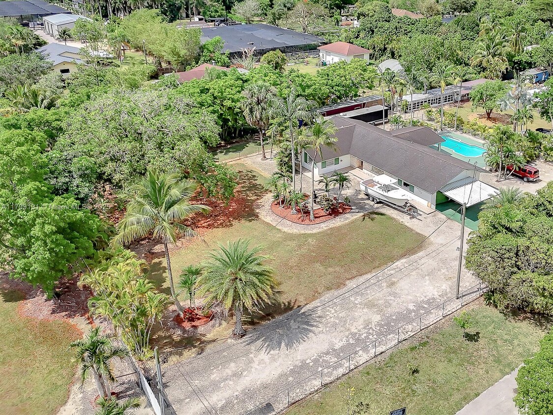 Primary Photo - 26100 SW 192nd Ave