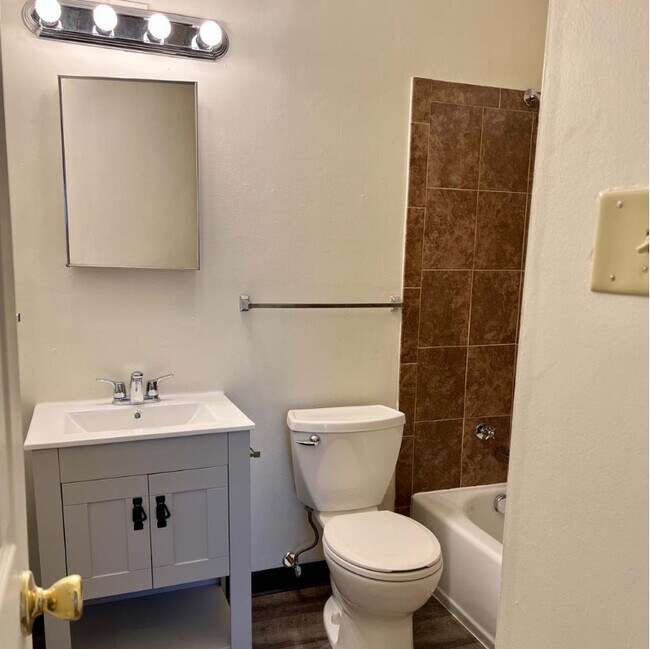 Foto del edificio - Heights Manor Apartments