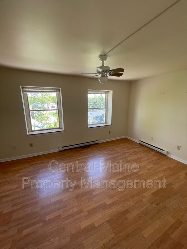Primary Photo - 56 Broadview Ave