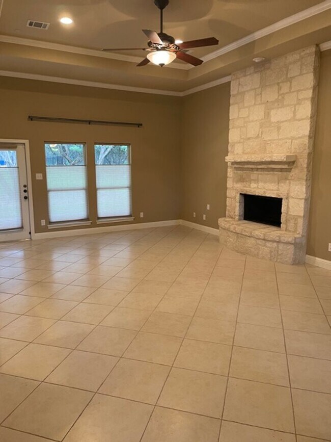 Building Photo - 3 Bedroom 2 1/2 bath Timberwood Park