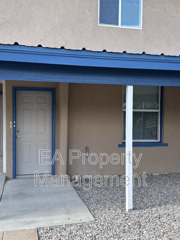 Primary Photo - 725 Edith Blvd SE