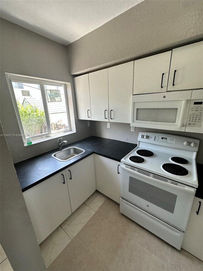Foto del edificio - 8407 NW 5th Ave