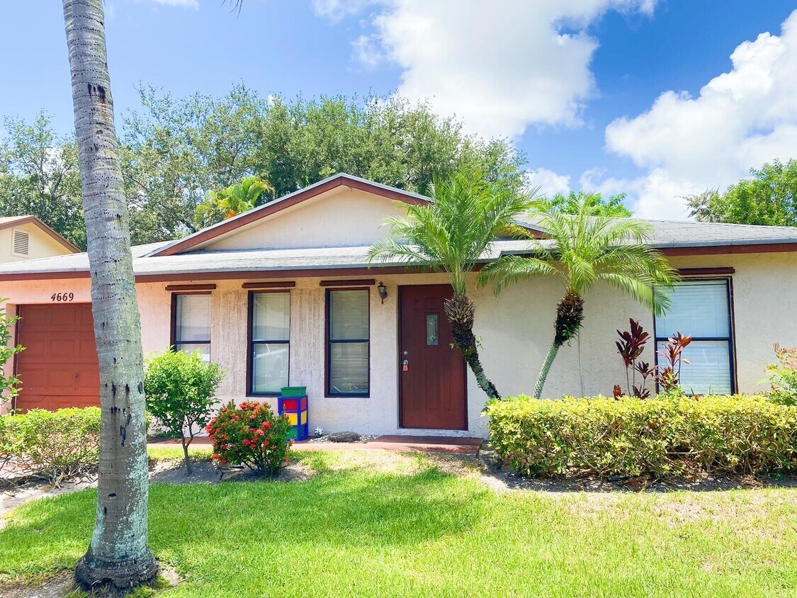 Foto principal - 4669 Pine Grove Dr