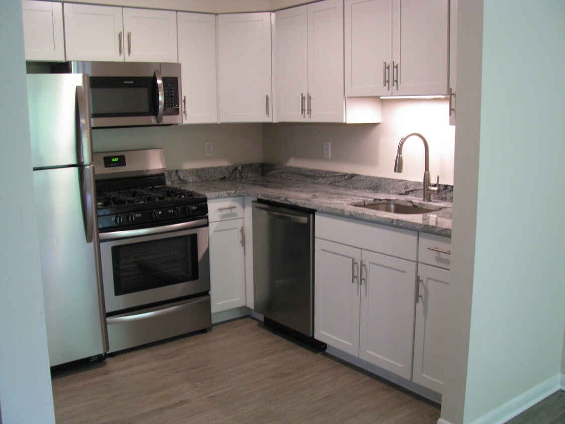 Kitchen - 100 Garden Gate Dr