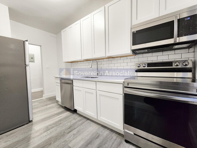 Building Photo - 24 Thayer Street