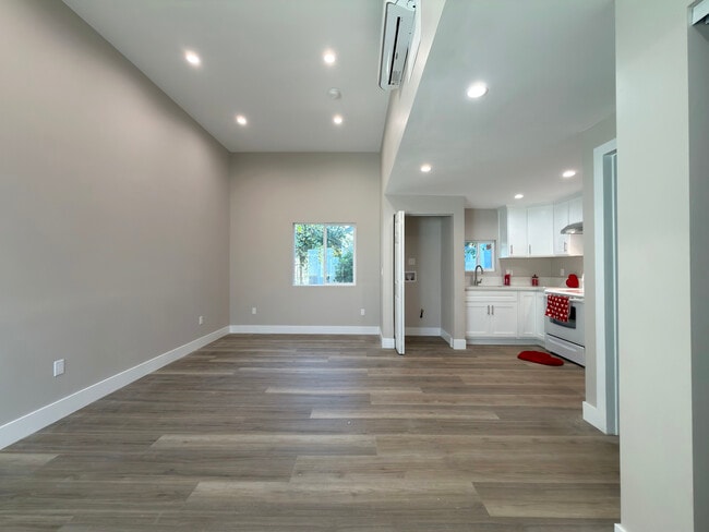 Building Photo - 1382 Molino Ave