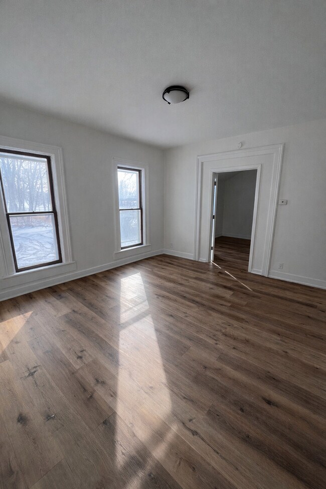 Foto del edificio - 393 Wellington Ave