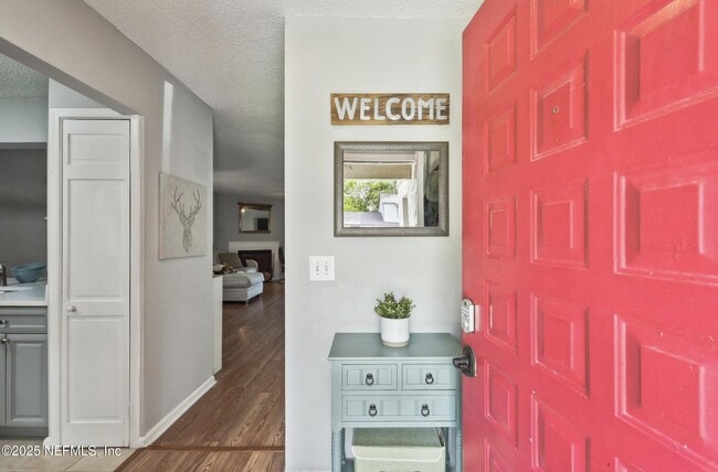 Foto del edificio - 8300 Plaza Gate Ln