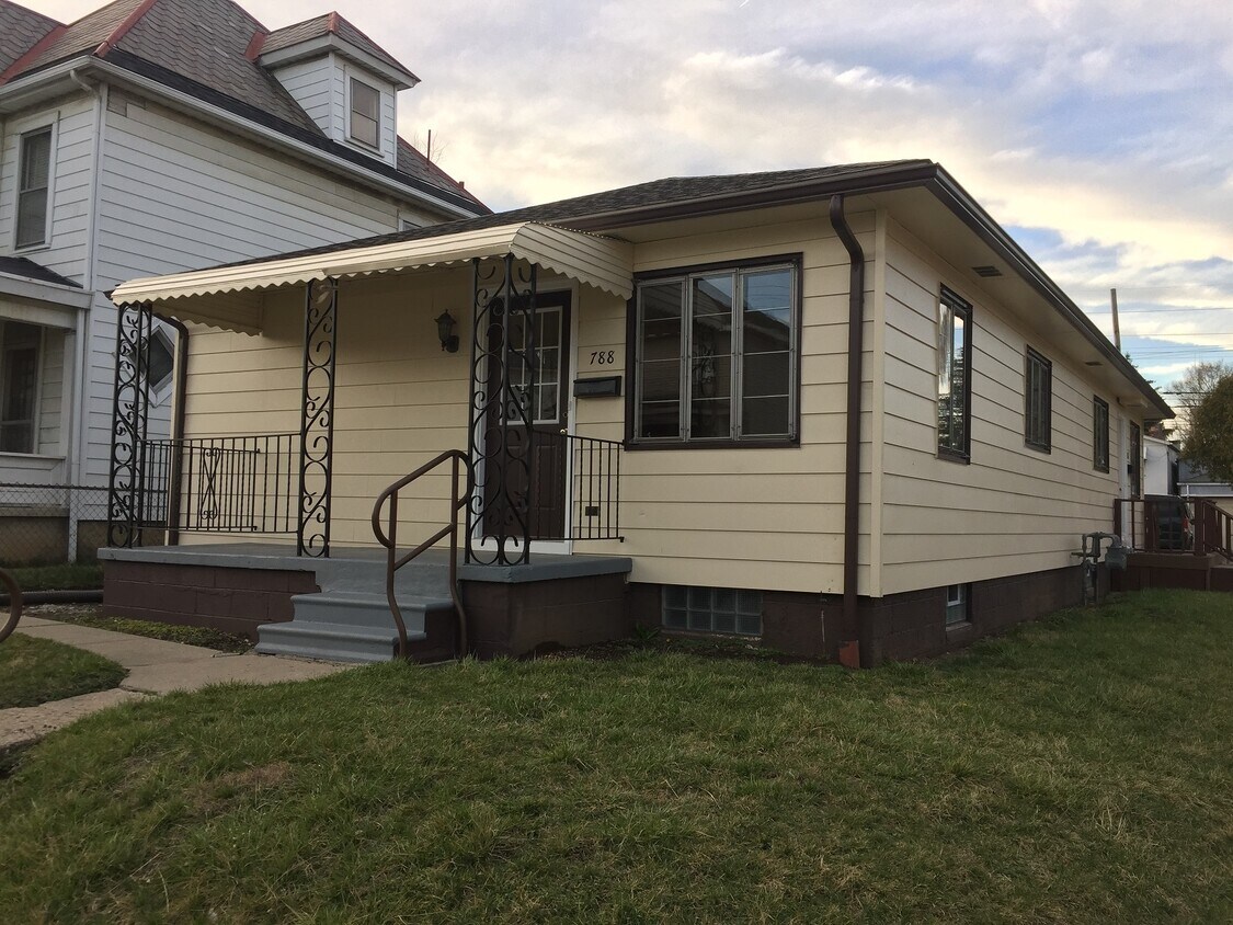 Foto principal - 788 Bellows Ave