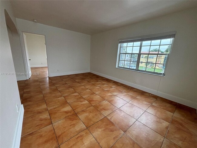 Building Photo - 111 SW 31st Ct