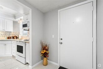 Building Photo - 18081 SE Country Club Dr