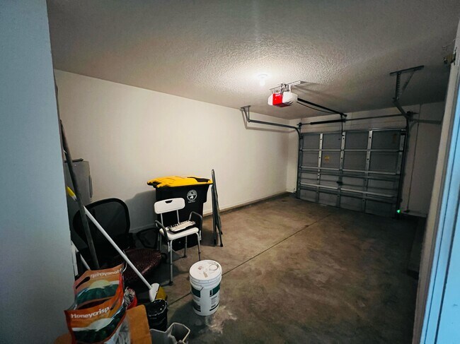 Foto del edificio - 5908 Brice Ct