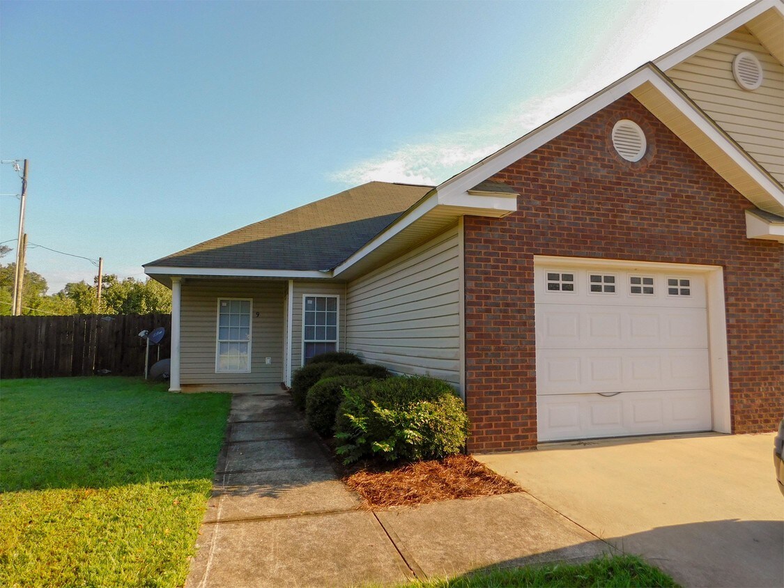 13 Pine Meadows Cir, Elmore, AL 36025 Townhome Rentals in Elmore AL