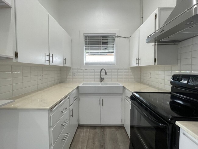 Foto del edificio - Updated 2 bedroom, large fenced back yard ...