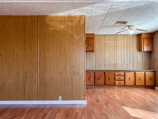 Building Photo - 3610 S Aldon Rd