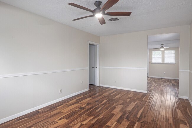 Foto del edificio - 5304 Halwill Pl