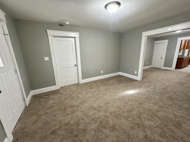 Building Photo - 6820 Division Ave