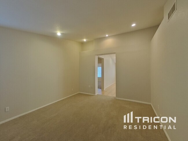 Foto del edificio - 1411 W Villa Theresa Dr