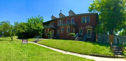 Front View - 426 W Huisache Ave