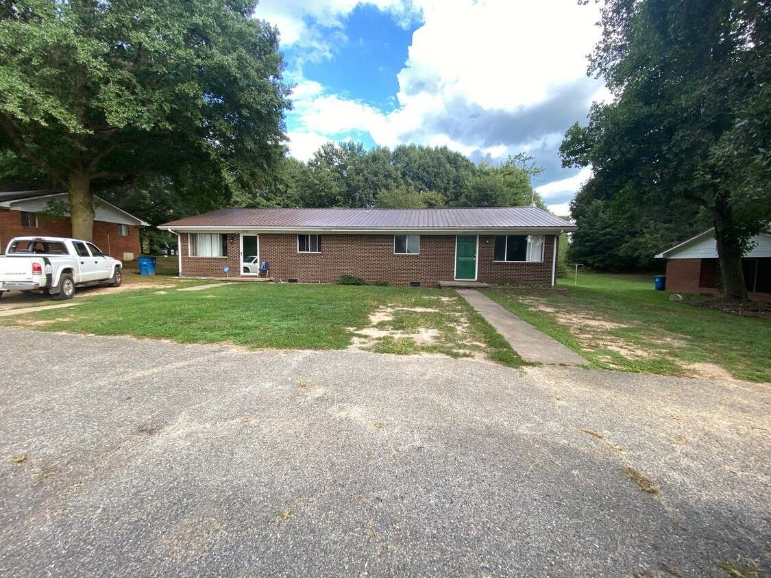 Primary Photo - 2/1 in Cleveland County, NC ---Currently w...