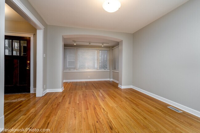 Foto del edificio - 2608 W Montrose Ave
