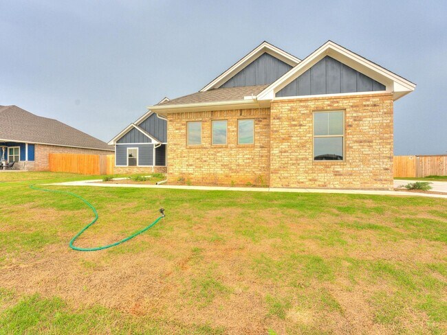 Building Photo - 9617 Lake Gohar Dr
