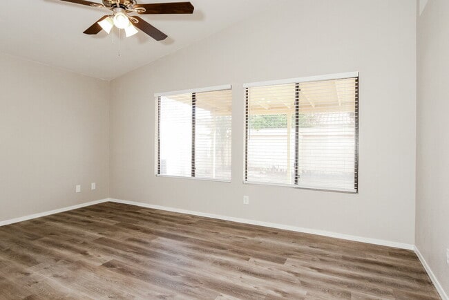 Building Photo - 10905 W Poinsettia Dr